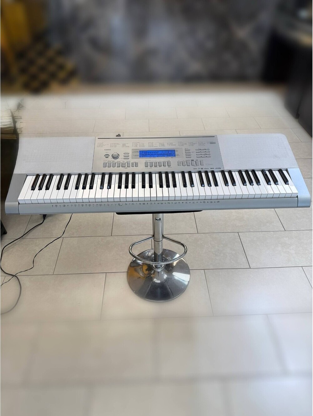 Casio WK-225 76 Key Portable Digital Keyboard & cord TESTED/WORKING